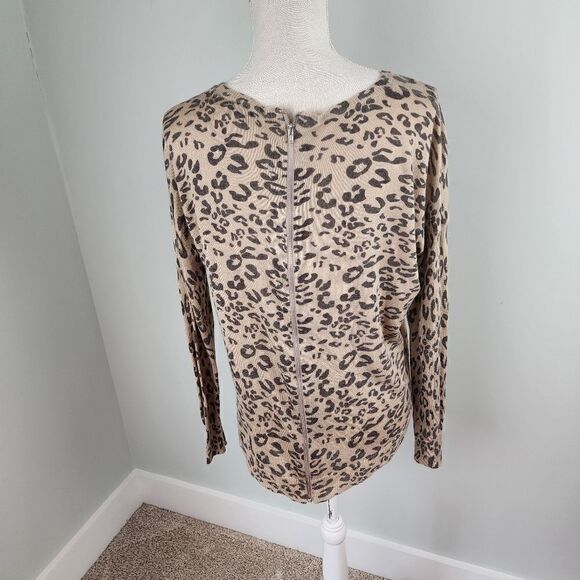OLIVACEOUS WOMEN'S LEOPARD PRINT ZIPPER BACK SWEATER TOP SIZE MEDIUM - Picture 4 of 7